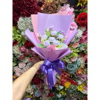 ช่อกุหลาบรุ่นโรสซี่ **มีหลายแบบ หลายสี** ช่อกุหลาบขนาดดอก 5-6 เซนสูง 55 กว้าง 30 เซน ปัจฉิม รับปริญญา วันเกิด