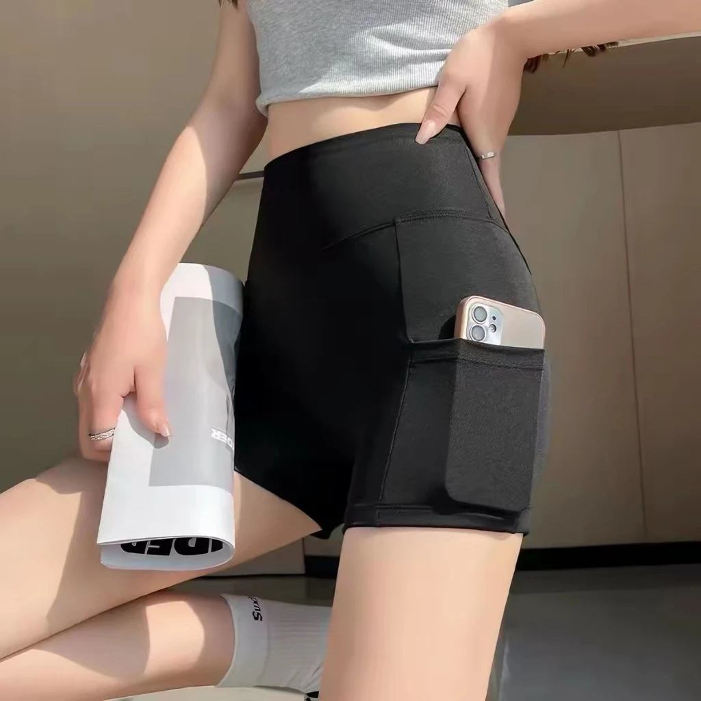 กางเกงเหมาะสำหรับใส่ออกกำลังกาย มีกระเป๋าข้างสำหรับใส่ของ ระบายอากาศได้ดี มีความยืดหยุ่นสูง