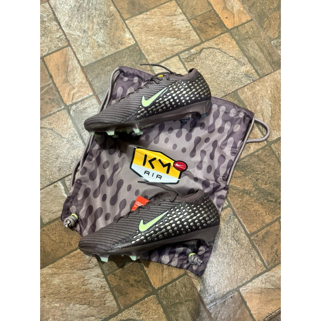 mercurial vapor16 Signature KM🤎🩶