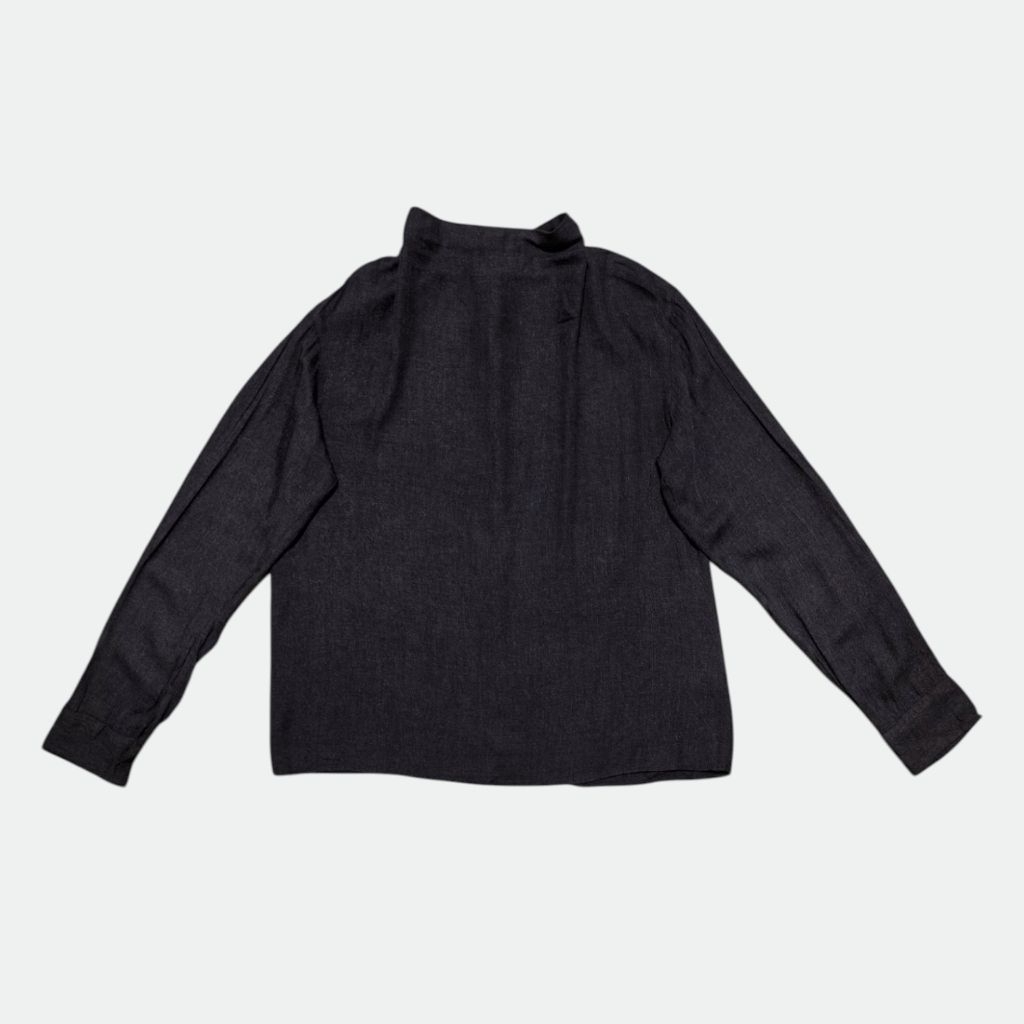 Uniqlo เสื้อเชิ้ต ไซส์ M คอปีน สีเทาเข้ม ผ้าเรยอน นิ่มๆ มือสอง