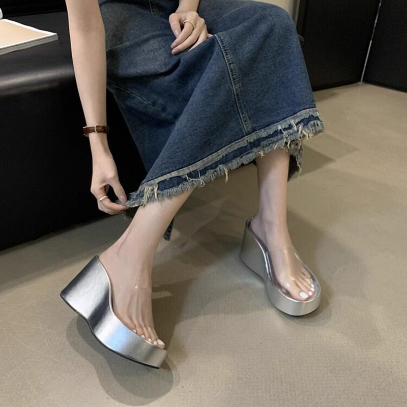 Kicks  รองเท้าแตะผู้หญิงน้ำหนักเบา ทนทาน พื้นหนา ดีไซน์ส้นลิ่ม สายคาดโปร่งใสช่วยเสริมให้ดูสูงขึ้น จัดส่งจากประเทศไทย