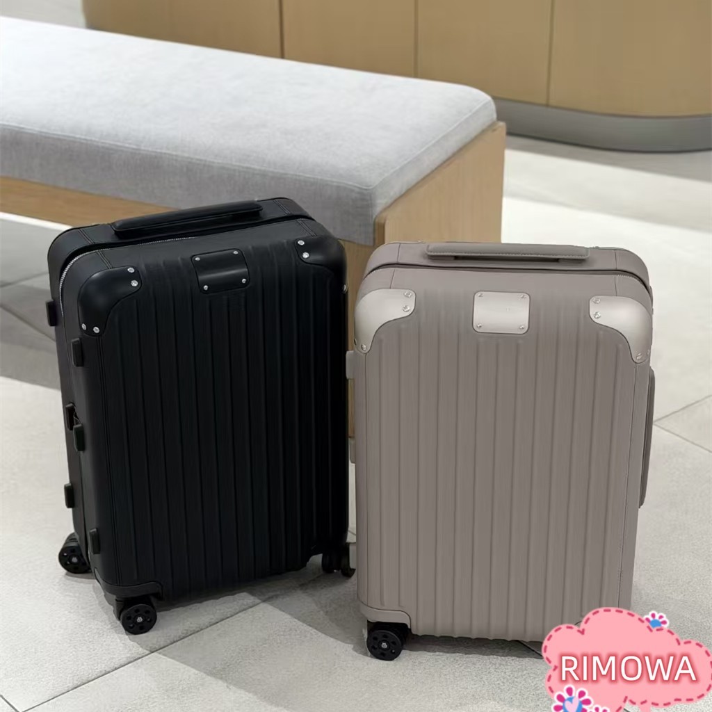 กระเป๋าเดินทางหนังแท้ RIMOWA รุ่น Distinct Cabin ขนาด 21 นิ้ว ใหม่เอี่ยม เหมาะสำหรับใช้เป็นกระเป๋าถื