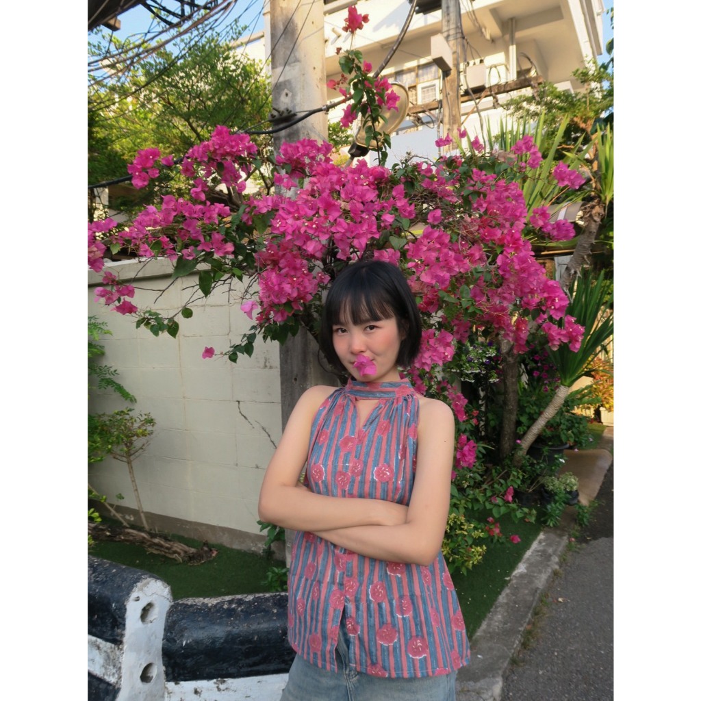 เสิ้อแขนกุดคอตั้ง ดีเทลแต่งปลายระบาย น่ารักๆ