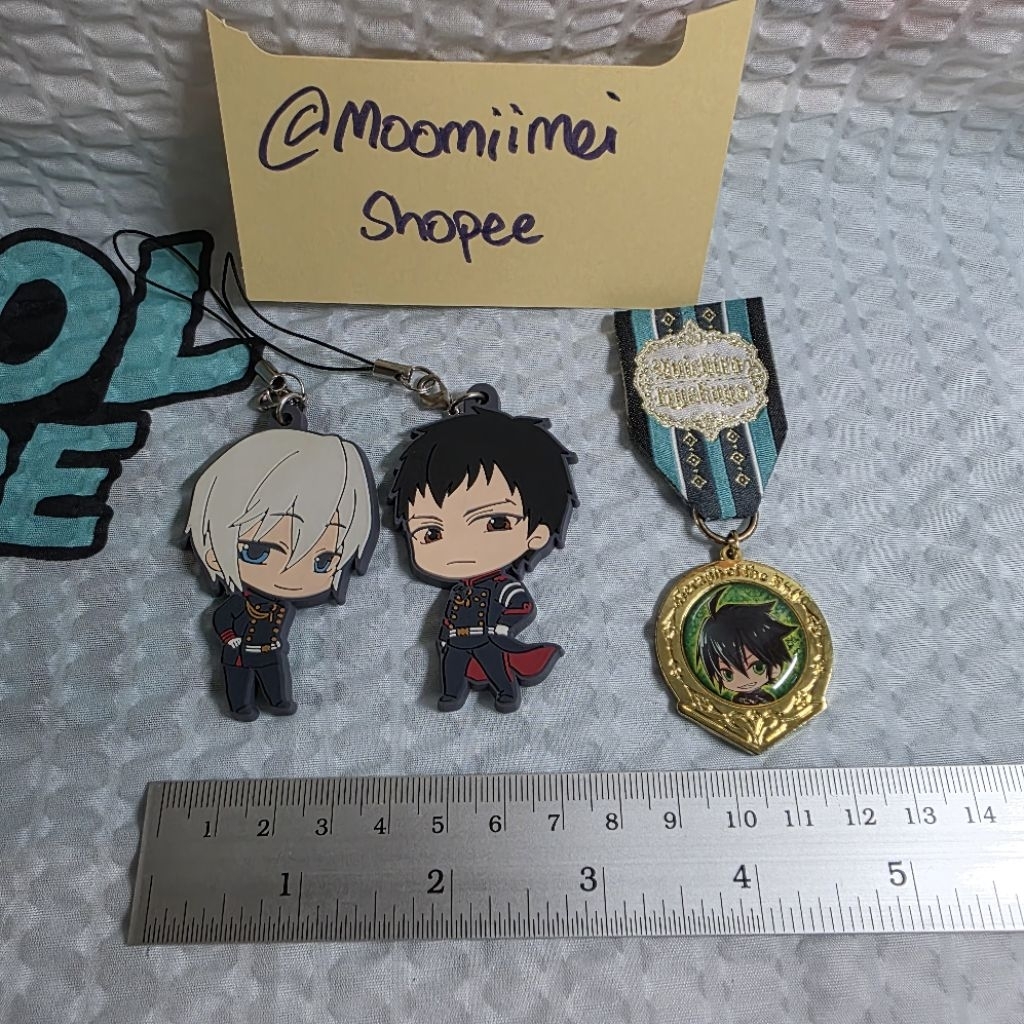 ของสะสม​อนิเมะเรื่อง​ Owari no Seraph, พวงกุญแจ​ Shinya กับ​ Kureto Hiragi และเหรียญ​ Yuichiro Hyaku