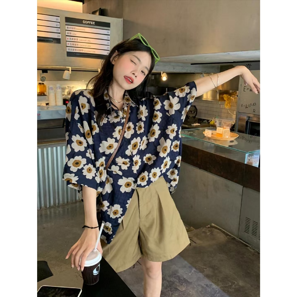 เสื้อเชิ้ตฮาวาย ลําลอง ทรงหลวม ขนาดใหญ่ เหมาะกับเดินชายหาดกลางแจ้ง แฟชั่นฤดูร้อน สไตล์เกาหลีวินเทจ สําหรับผู้ชาย  มาใหม่