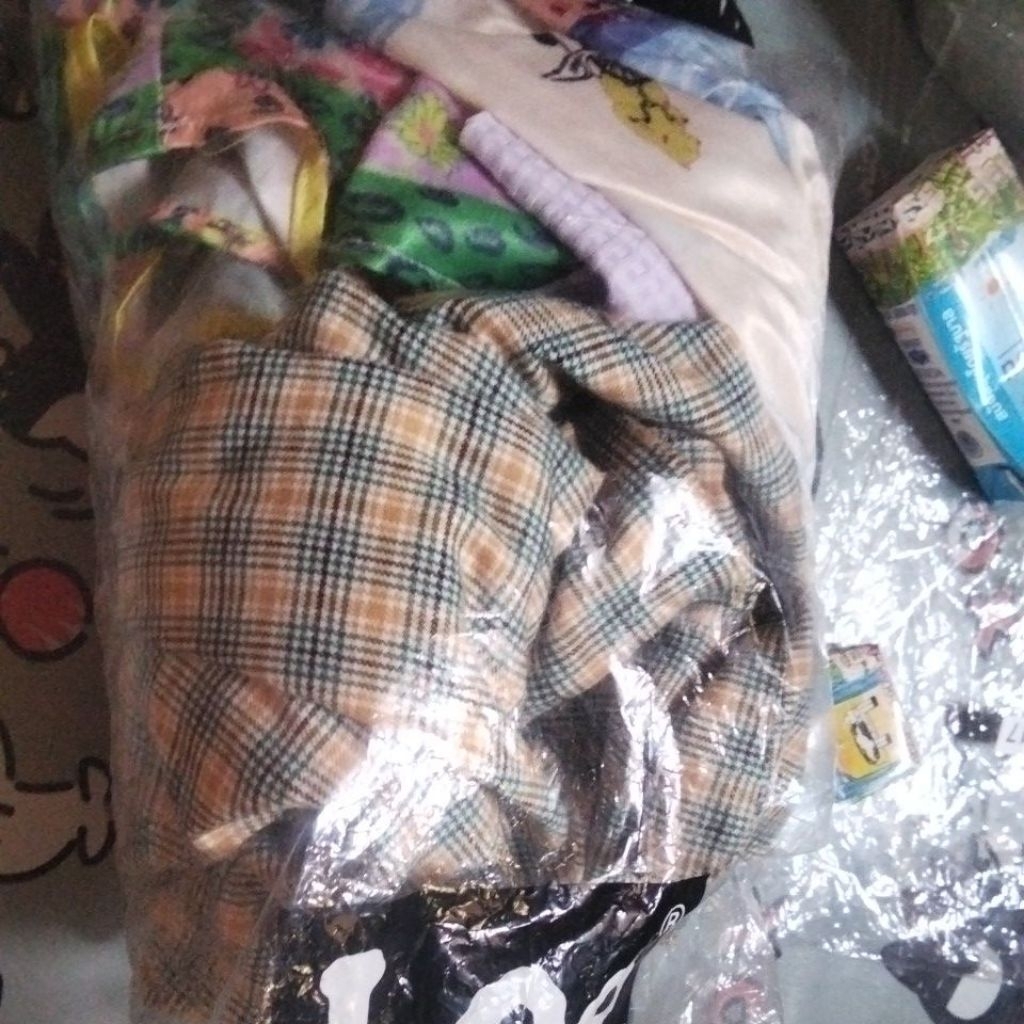 เสื้อยืดมือ 2 ราคาดีงาม สวย เข้ามาเลือกชมกันได้คะ