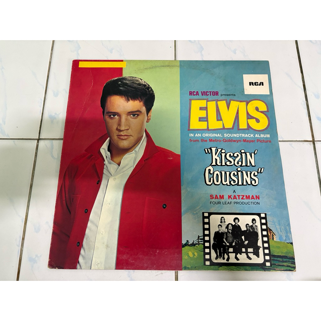 แผ่นเสียง : ELVIS - KISSIN COUSINS.