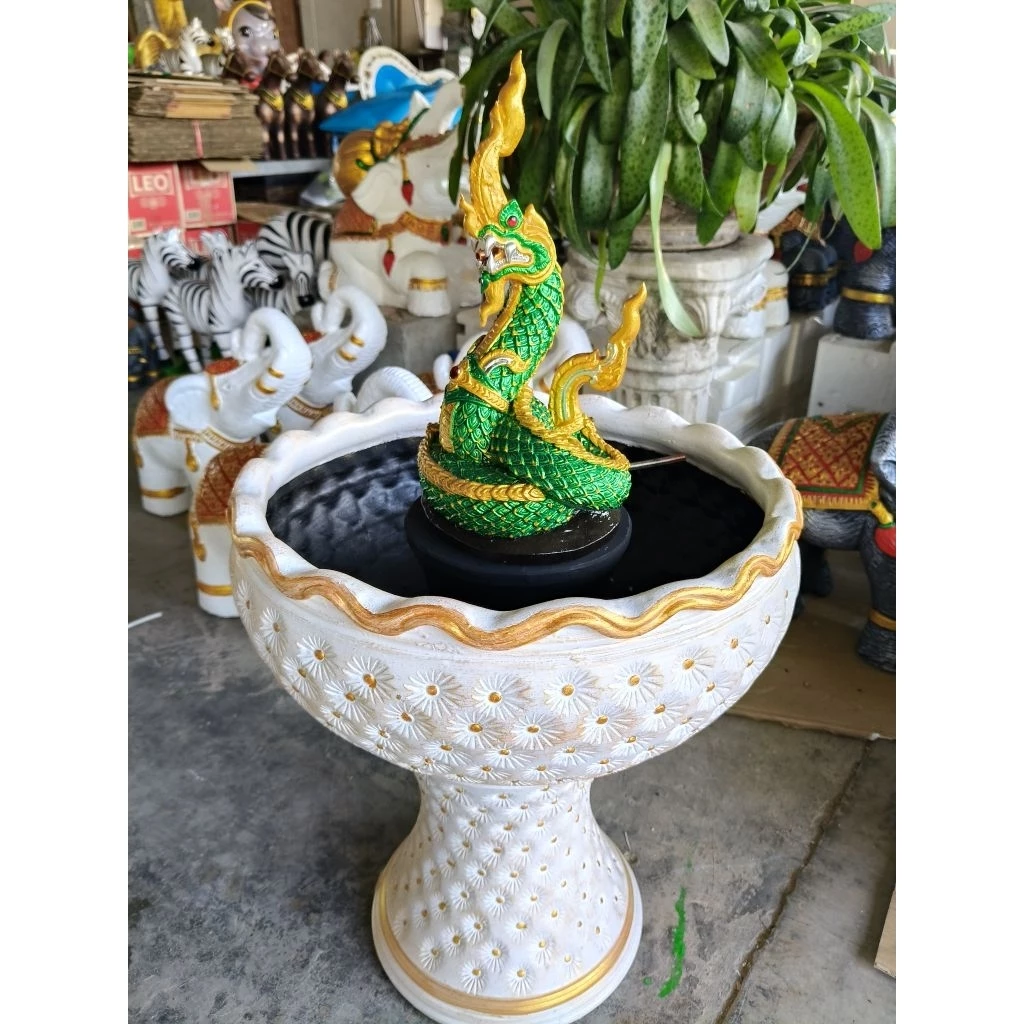 องค์พญานาคพร้อมชูุดอ่างพร้อมป้ำน้ำ
