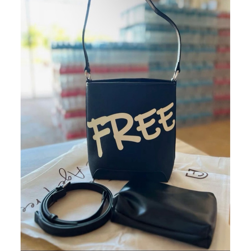 กระเป๋าสะพายข้างแฟชั่น AGE FREE ดีไซน์ทันสมัย