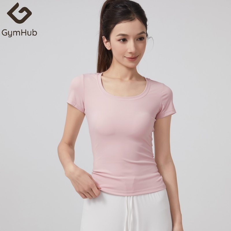 GymHub เสื้อยืดคอUใหญ่ ทรงตรง แขนสั้น เนื้อผ้าเกาะรูป ผ้าเร็วแห้ง เบสิก สไตล์สาวเซ็กซี่