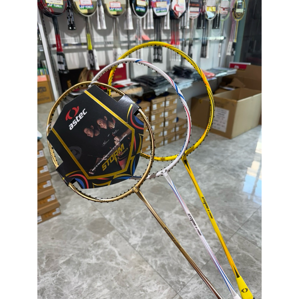 ไม้แบดมินตัน Astec Storm 7000 สีเหลือง / สีขาว / สีทอง (ราคานี้ไม่มีของแถมและซอง นะคะ)