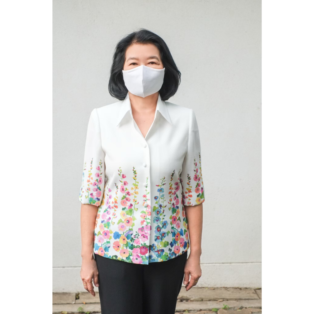 Daris เสื้อเชิ้ตผู้หญิง Woman's shirt เข้ารูป แขนสามส่วน ลายดอกไม้