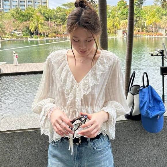 ann42 Annเสื้อเเขนยาวเเต่งลูกไม้ สวยหวานละมุน เอวปรับขนาดได้ค่ะขนาดอก 30-40 สีขาว