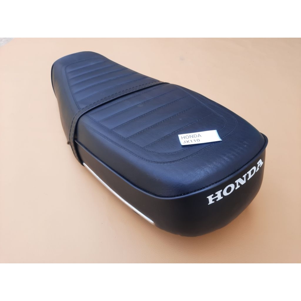 เบาะนั่งพื้นพลาสติกมีคิ้ว HONDA JX110
