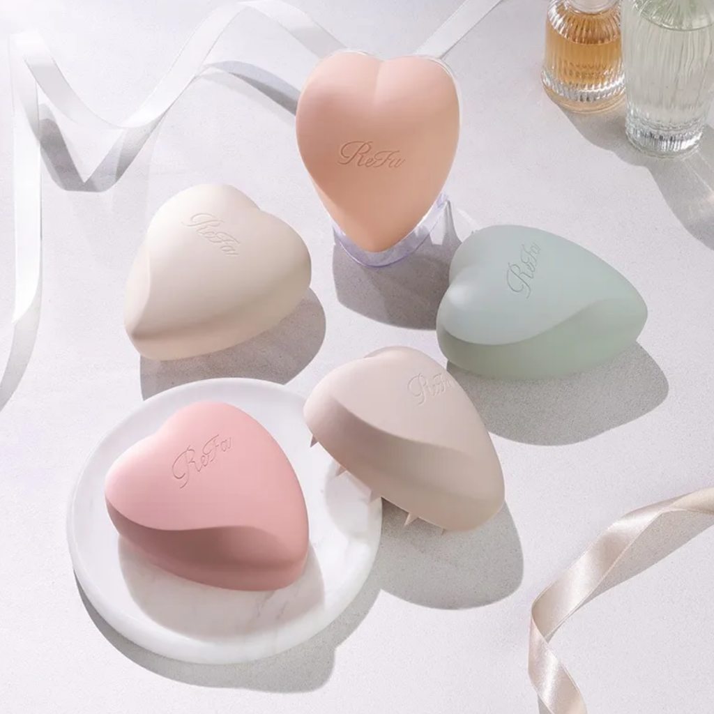 แปรงรูปหัวใจ ReFa สำหรับหนังศีรษะ (สีมิ้นต์ด้าน) ช่วยคลายความตึงเครียดของหนังศีรษะด้วยแรงกด