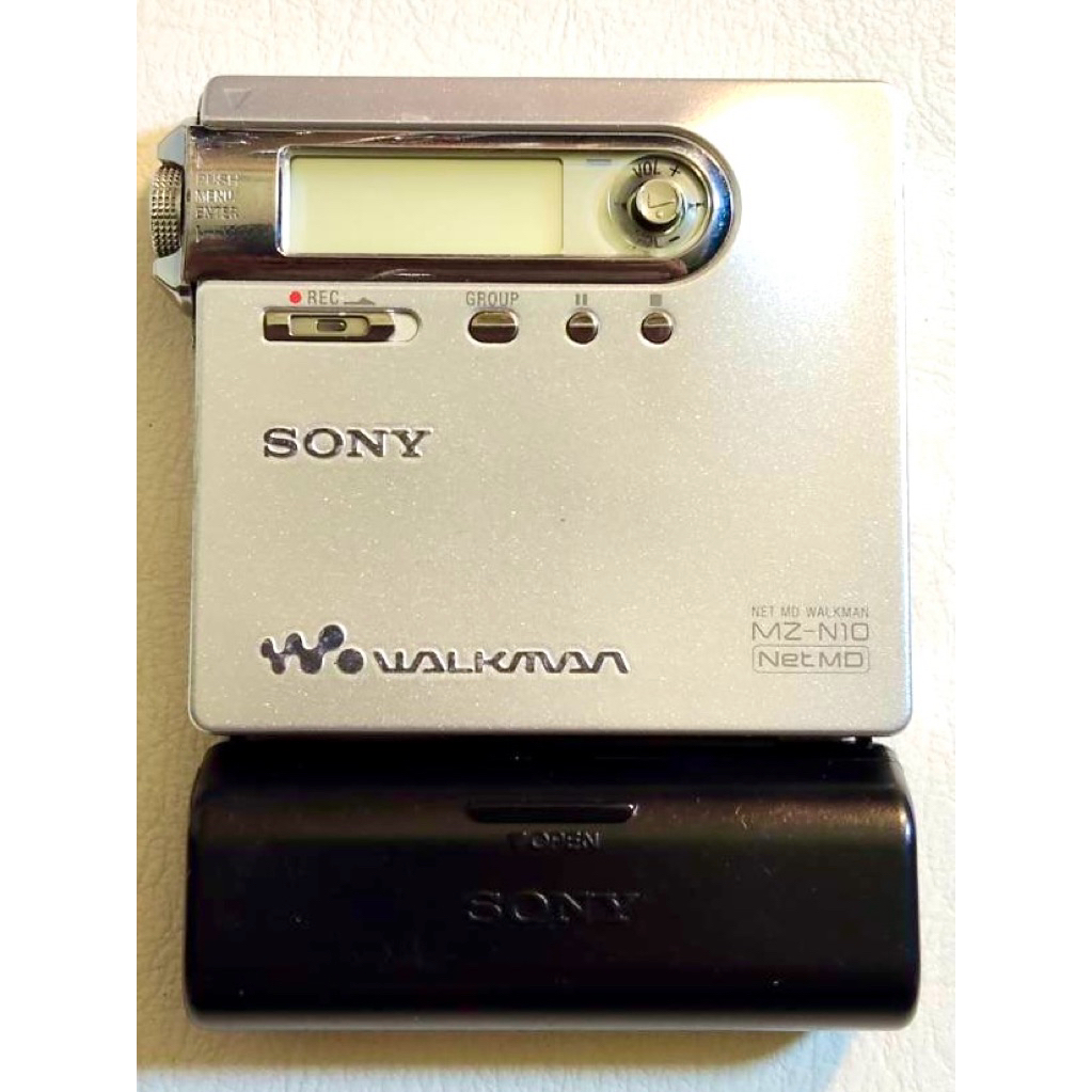 เครื่องเล่นmd player Sony MD MZ-N10 netmd+รีโมท ตัวtop สีบรอนเงิน ล้ำยุค เสียงดี บอดี้โลหะ เป็นรุ่นใ