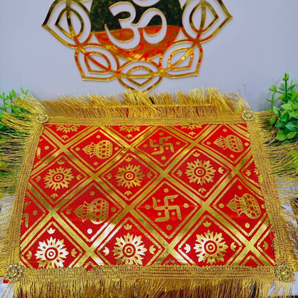 ผ้ารองสีแดงทอง ลายสวัสดิกะ 7*10 นิ้ว ตั้งวางของไหว้ รองวางองค์เทพ