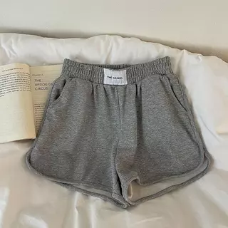 กางเกงขาสั้นลำลองสีพื้นเรียบง่ายสไตล์สปอร์ต เสื้อผ้าผู้หญิงรุ่นใหม่สำหรับฤดูใบไม้ผลิปี 2026 กางเกงขาสั้นอเนกประสงค์