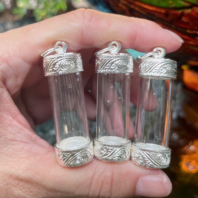 ฝาตะกรุดลายไทยหัวดิ่ง ชุบเงิน พร้อมหลอดใสอคิลิค ขนาด 8-20มิล