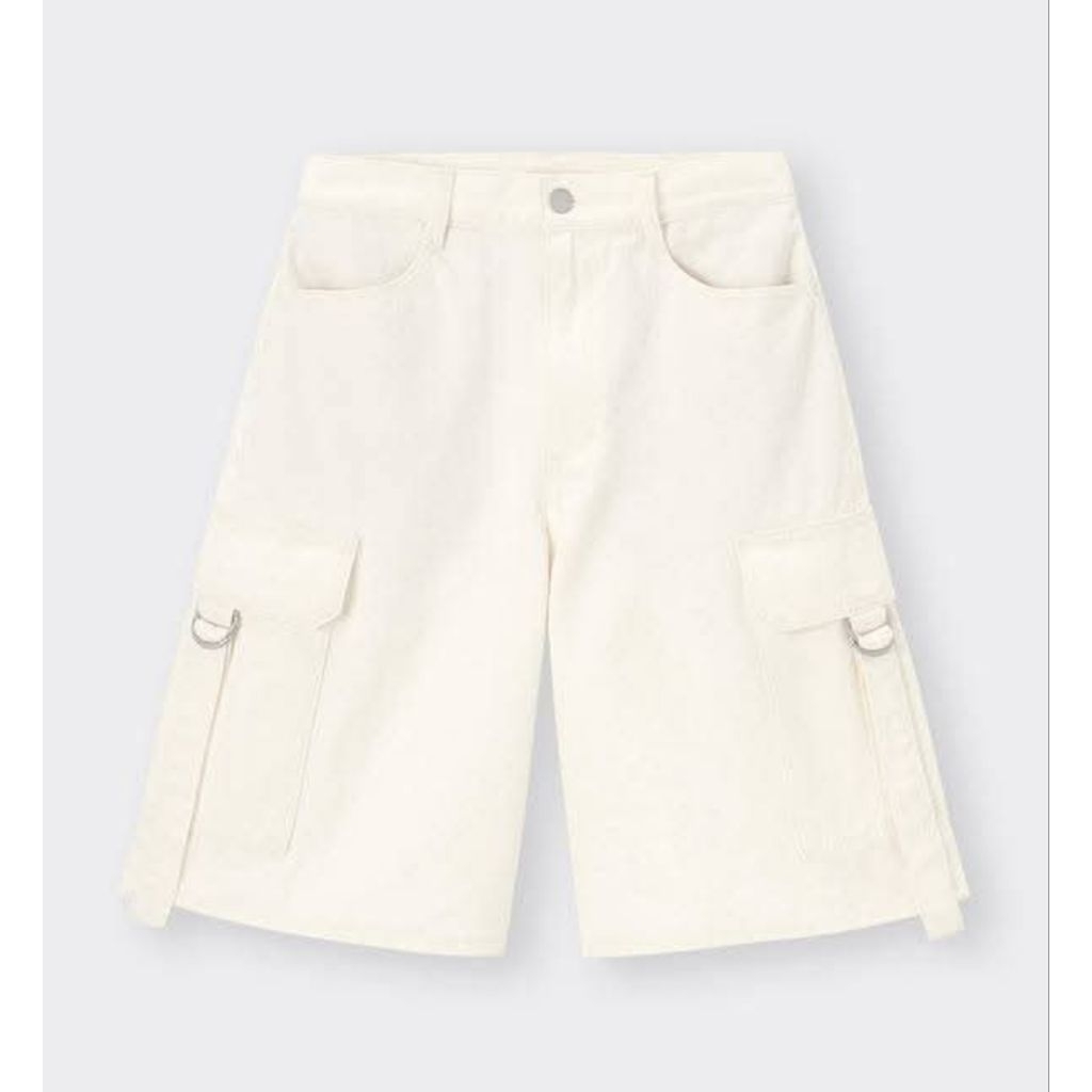 กางเกงGUทรงjortsสีขาวครีม
