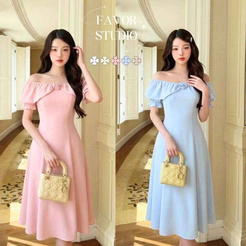 【S-5XL】 เดรสยาว ปาดไหล่ ดีเทลเข็มกลัดดอกไม้ ระบายพองฟูรอบคอสไตล์เจ้าหญิง ทรงเอไลน์ ใส่ออกงาน งานแต่ง