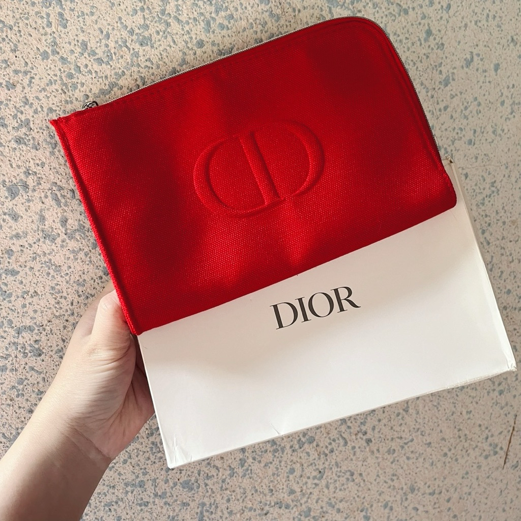 Dior Red cosmetic trousse / pouch with box กระเป๋าเครื่องสำอาง จาก Dior