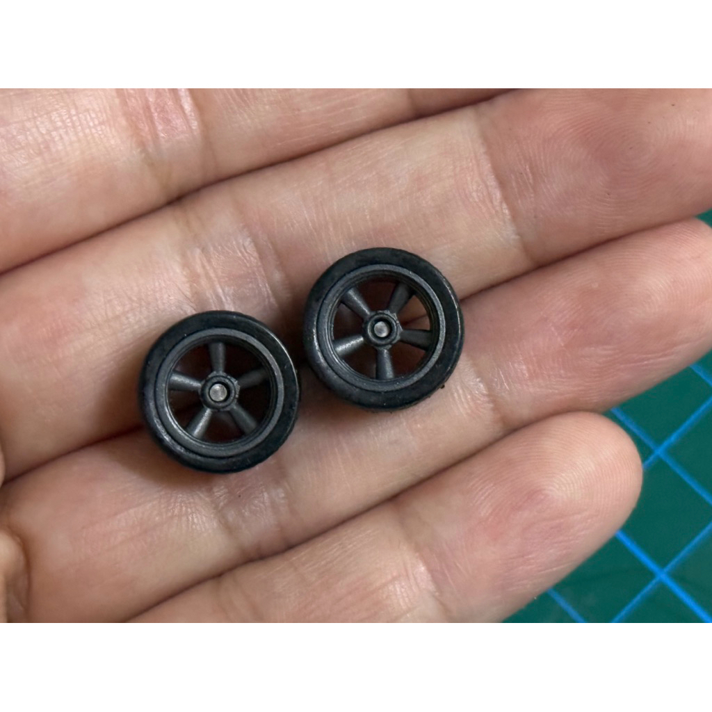 ล้อยาง รถยนต์ 1:64 ขนาด 14.5 MM  ลาย 5 ก้าน เทาดำ แกน ยาว ยางถอดได้