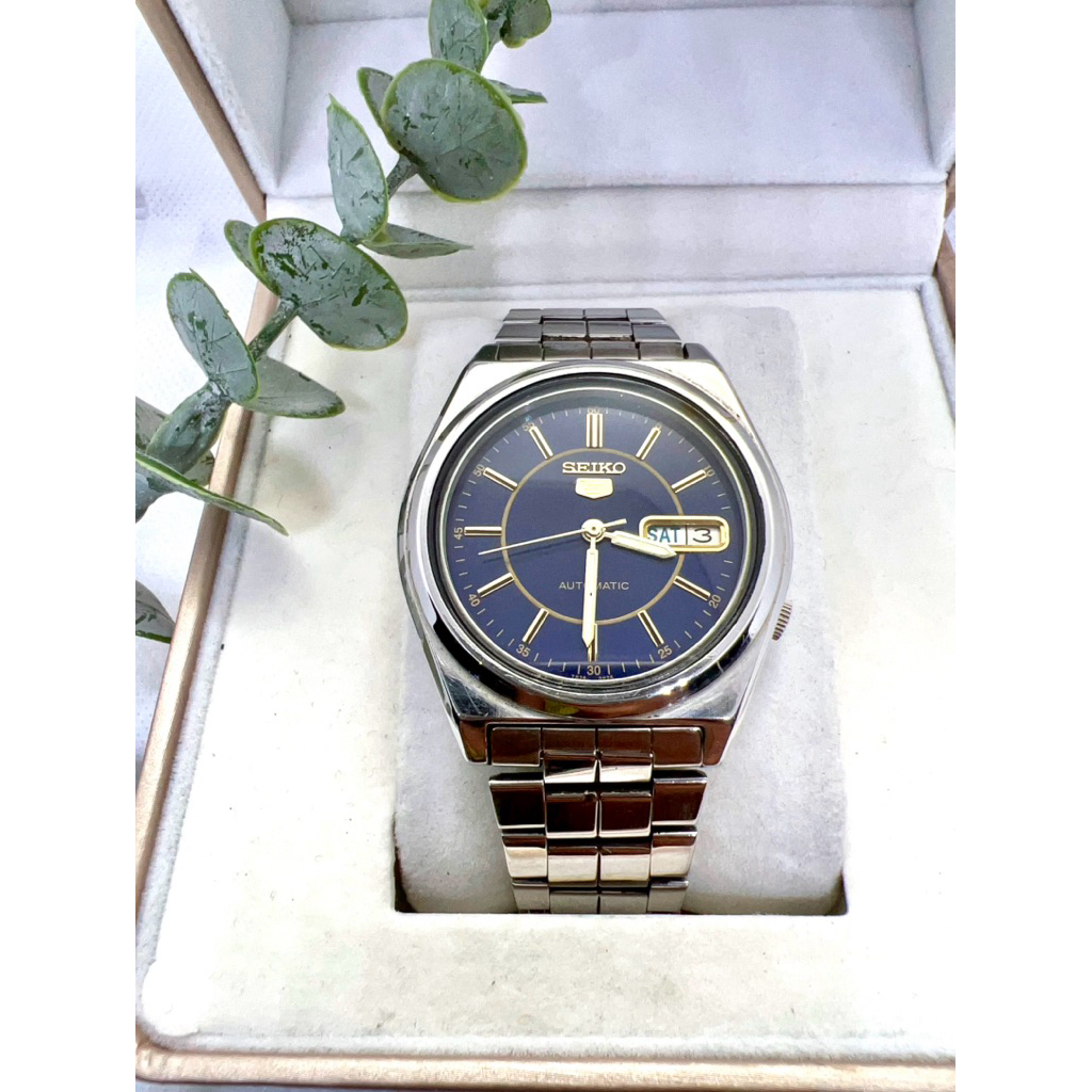 นาฬิกา Seiko 5​ Automatic กลไกลระบบเครื่อง 7009  หน้า​ปัดสีกรม หลักทอง(รับประกัน3เดือน)