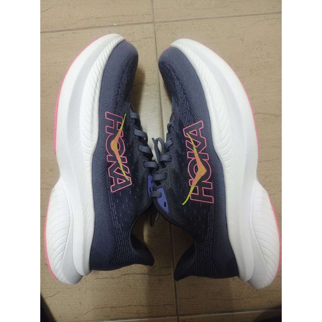 รองเท้าวิ่ง hoka march6 มือสอง