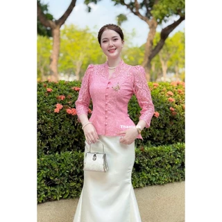 เสื้อลูกไม้รุ่น-มรกต แขนยาว 5ส่วน คอวี ตกแต่งกระดุมแกะได้ ใส่เข้ารูปทรงสวย