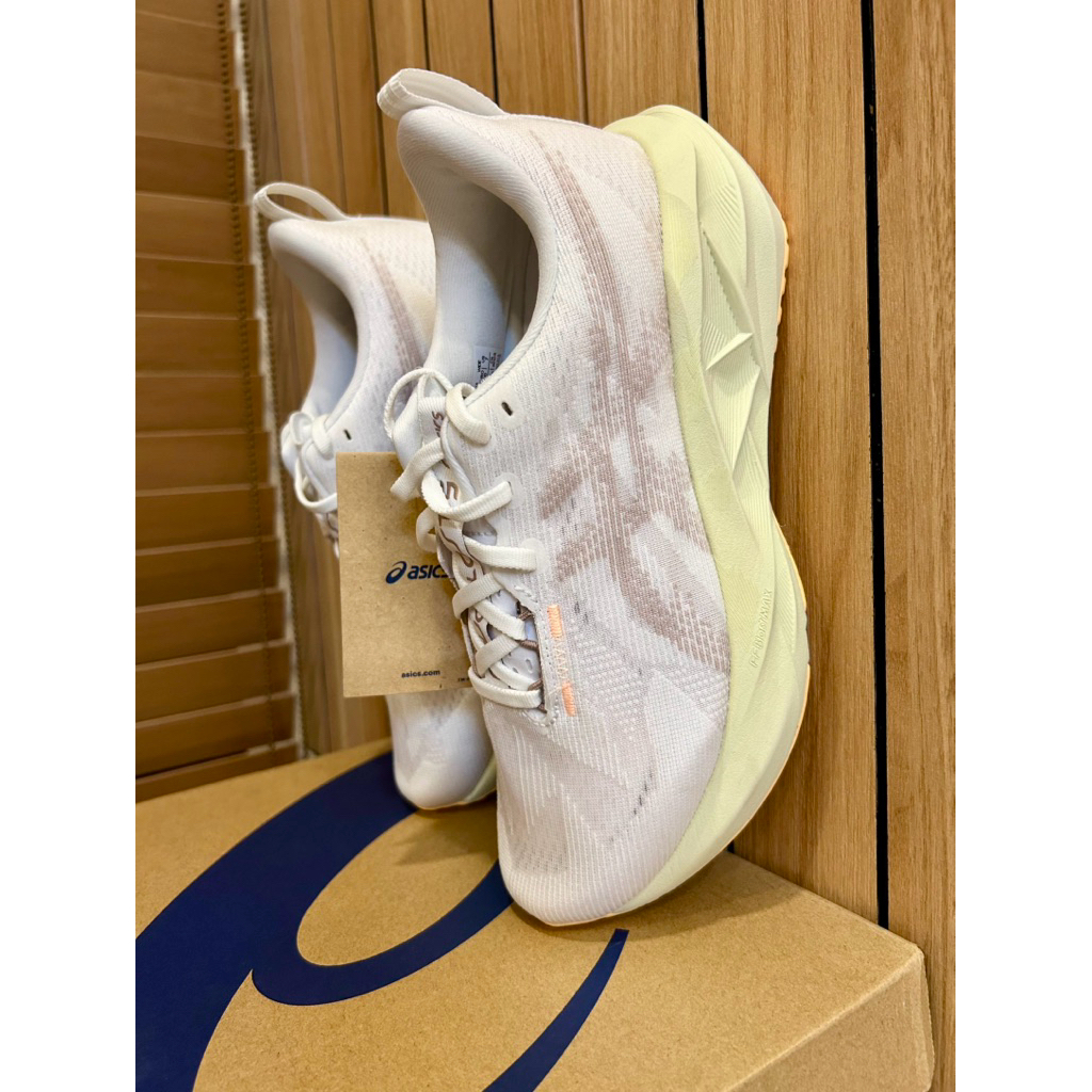 Asics Novablast 5 รองเท้าวิ่ง ผู้ชาย หน้ากว้าง Wide 2E และ หน้าธรรมดา ค่ะ