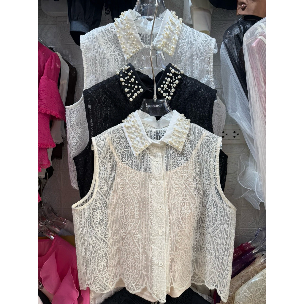 เสื้อลูกไม้ฉลุทั้งตัว  ปกเชิ้ตปักหมุดมุก สวยหรู