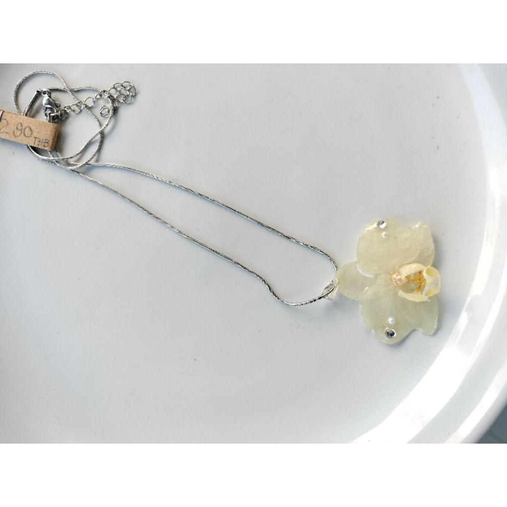 petalia while orchid necklace