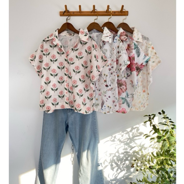 ​🌸 Minimal Floral Shirt 🌸 ​เสื้อเชิ้ตลายดอกสุดละมุน จะลุคไหนก็เอาอยู่!