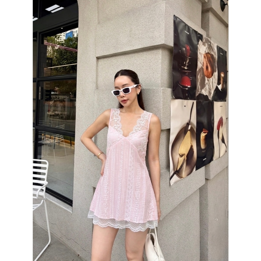 colourblockmatter -  พร้อมส่ง Whisper Mini Dress  เสื้อลูกไม้ ใส่เป็นมินิเดรสได้ มี 3 สี