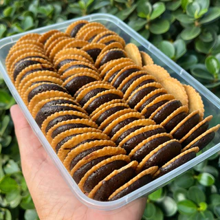บราวนี่แครกเกอร์ บราวนี่กรอบกับแครกเกอร์แผ่นบาง บราวนี่บิสกิต brownie cracker แครกเกอร์รสช็อกโกแลต