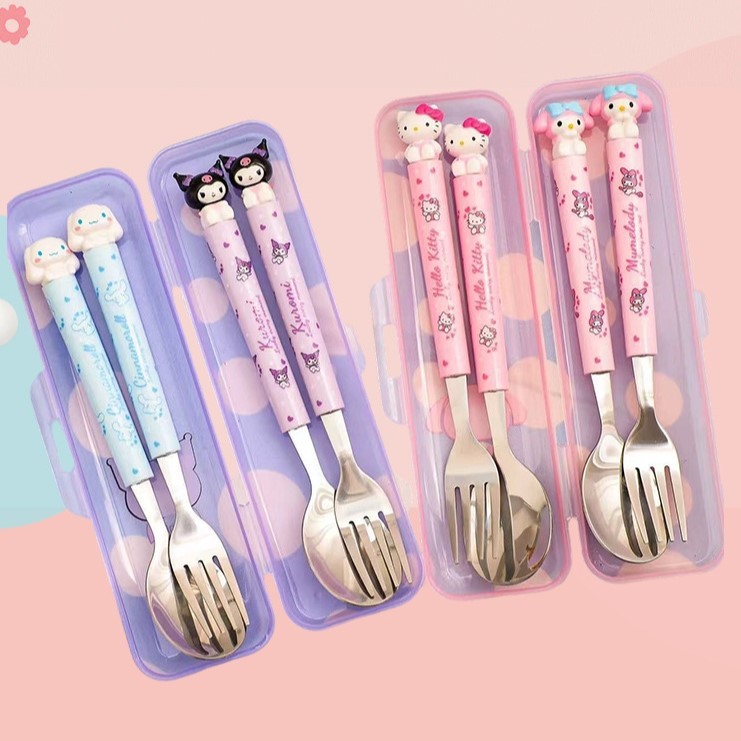 ชุดช้อนส้อม ตะเกียบ พร้อมกล่องเก็บ Sanrio สำหรับเด็ก แบบพกพา ลายการ์ตูนน่ารัก พกพาง่าย ไปโรงเรียน