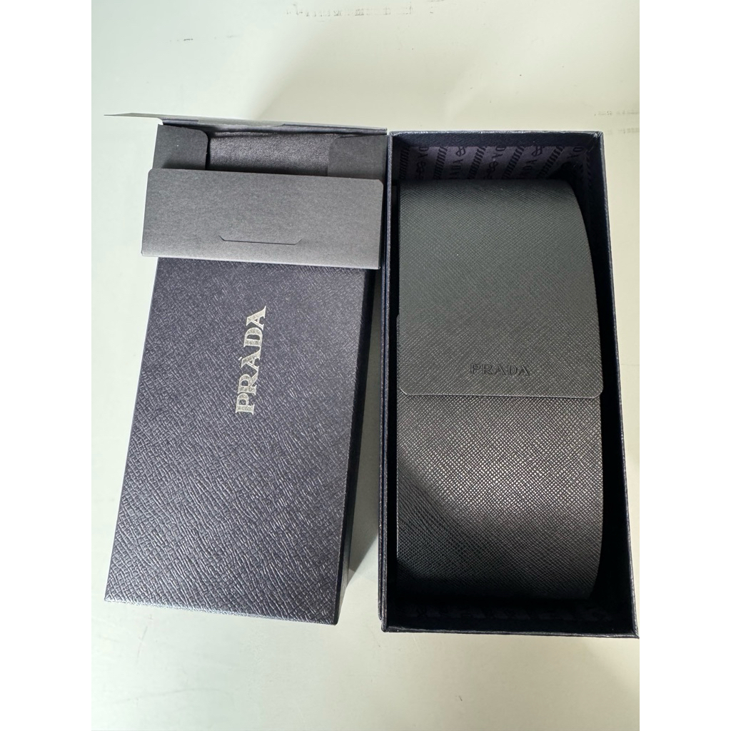กล่องแว่น Prada ของแท้ อุปกรณ์ครบ