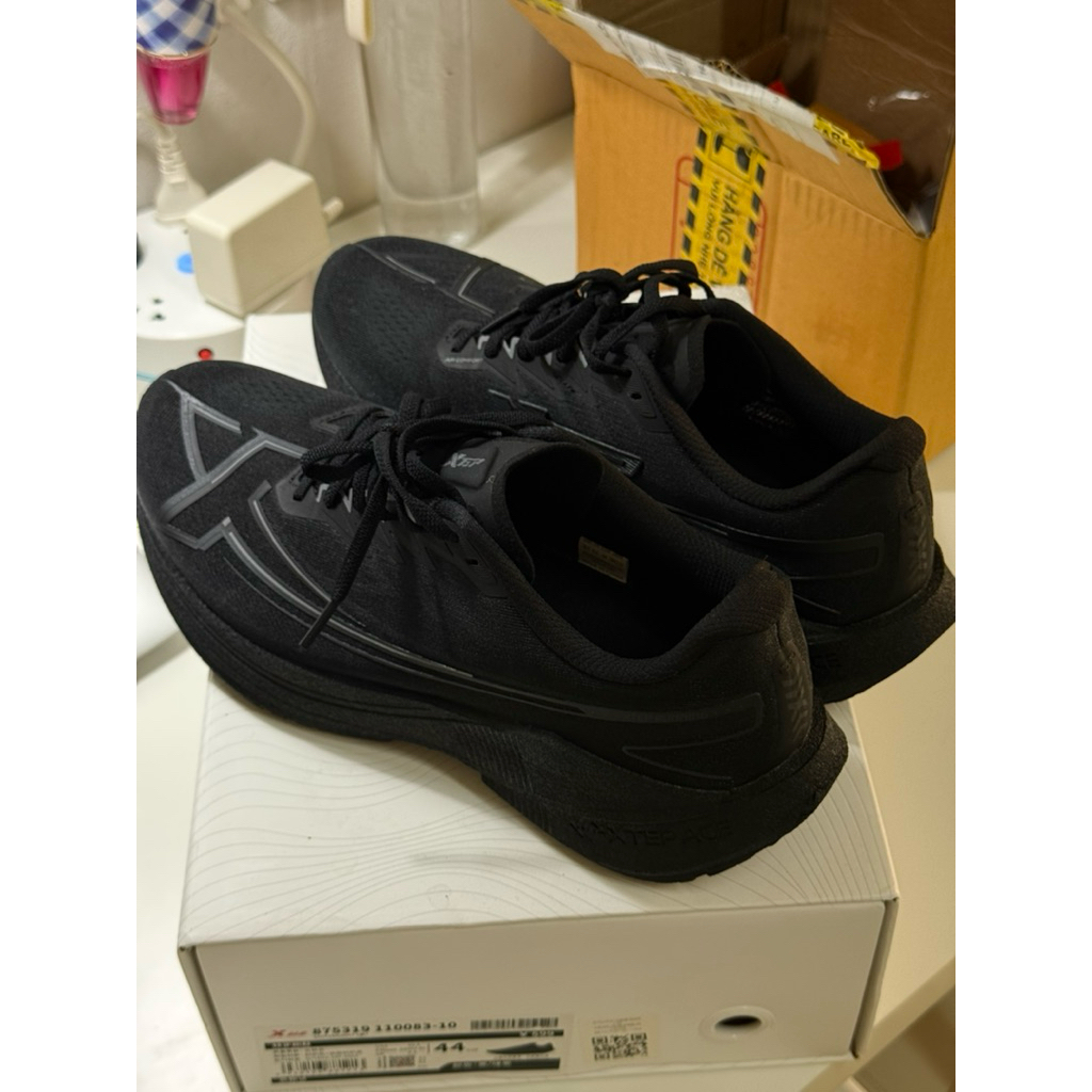 Xtep Shyft 1.0 เบอร์ 10US**รองเท้าวิ่งแผ่นคาร์บอน