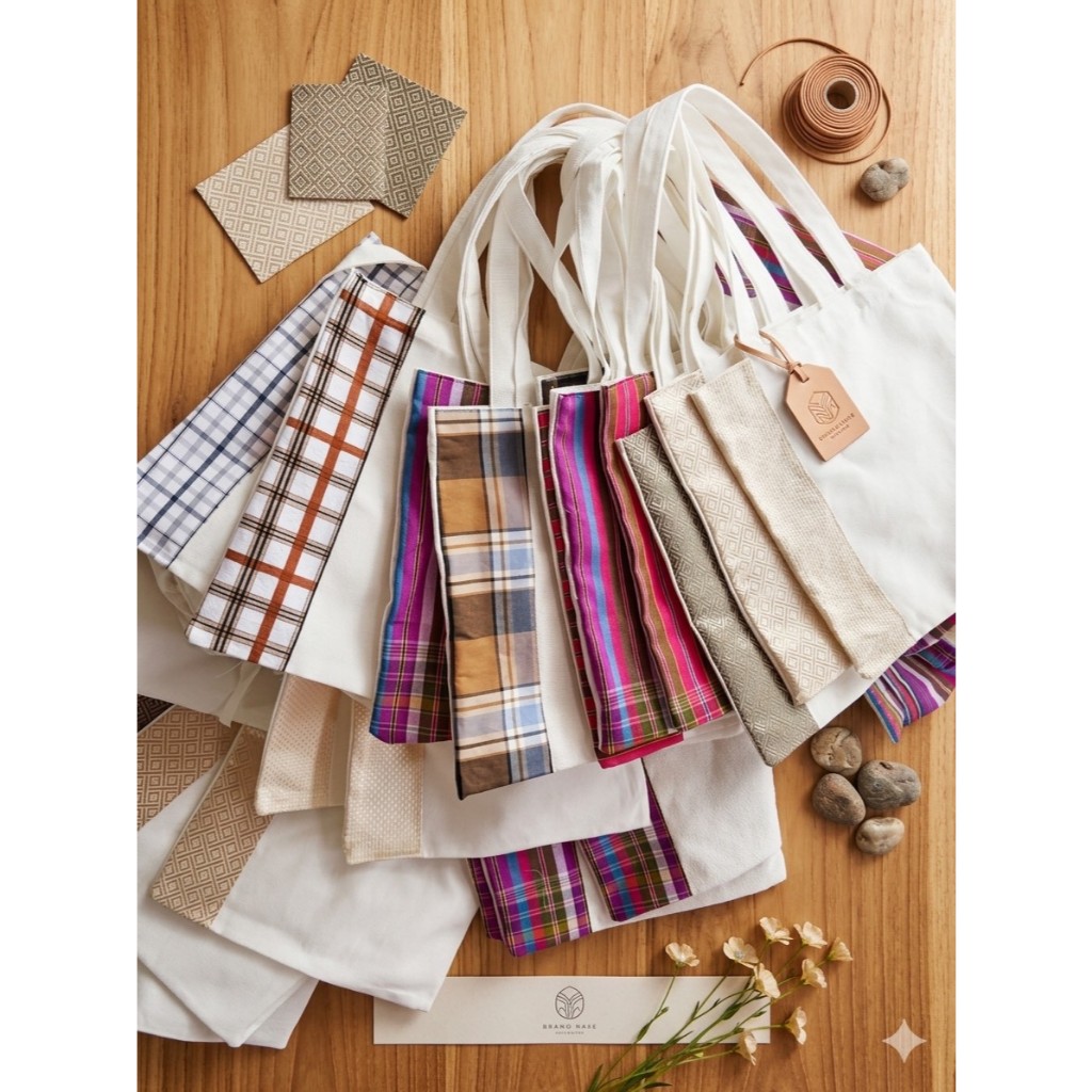 (ขายยก 1โหล/12ใบ) ถุงผ้าดิบคาดลายผ้าขาม้า  12X14นิ้ว (เพ้นท์ลาย หรือ นำไปสกรีน ได้) ลายผ้าขาวม้า เพิ่มความโดดเด่น