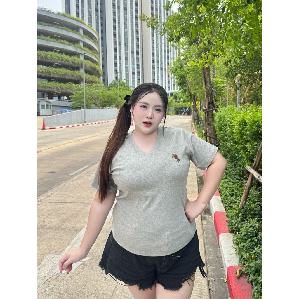 ใหม่ เสื้อคอวีปักม้าทรงสวยสำหรับสาวอวบ ผ้ายูนิโคลพรีเมี่ยม