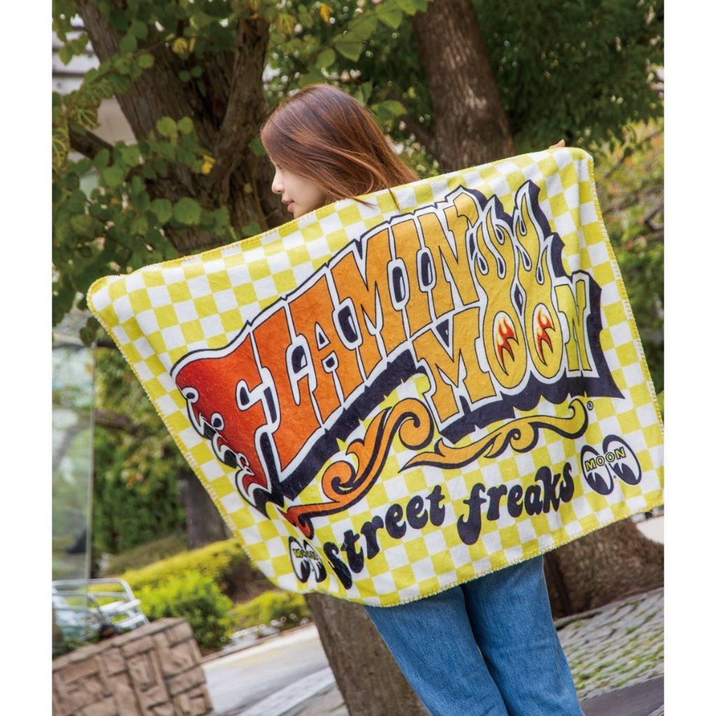 FBD. FLAMIN' MOON Fleece Blanket MGA028YE