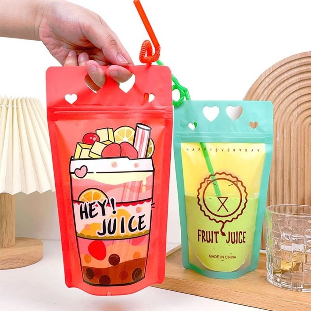 ​[พร้อมส่ง] ถุงซิปล็อกใส่เครื่องดื่ม ลายการ์ตูนสุดน่ารัก (500ml) ถุงใส่น้ำแบบพกพา มีหูหิ้วในตัว แข็งแรง แพ็ค50ชิ้น