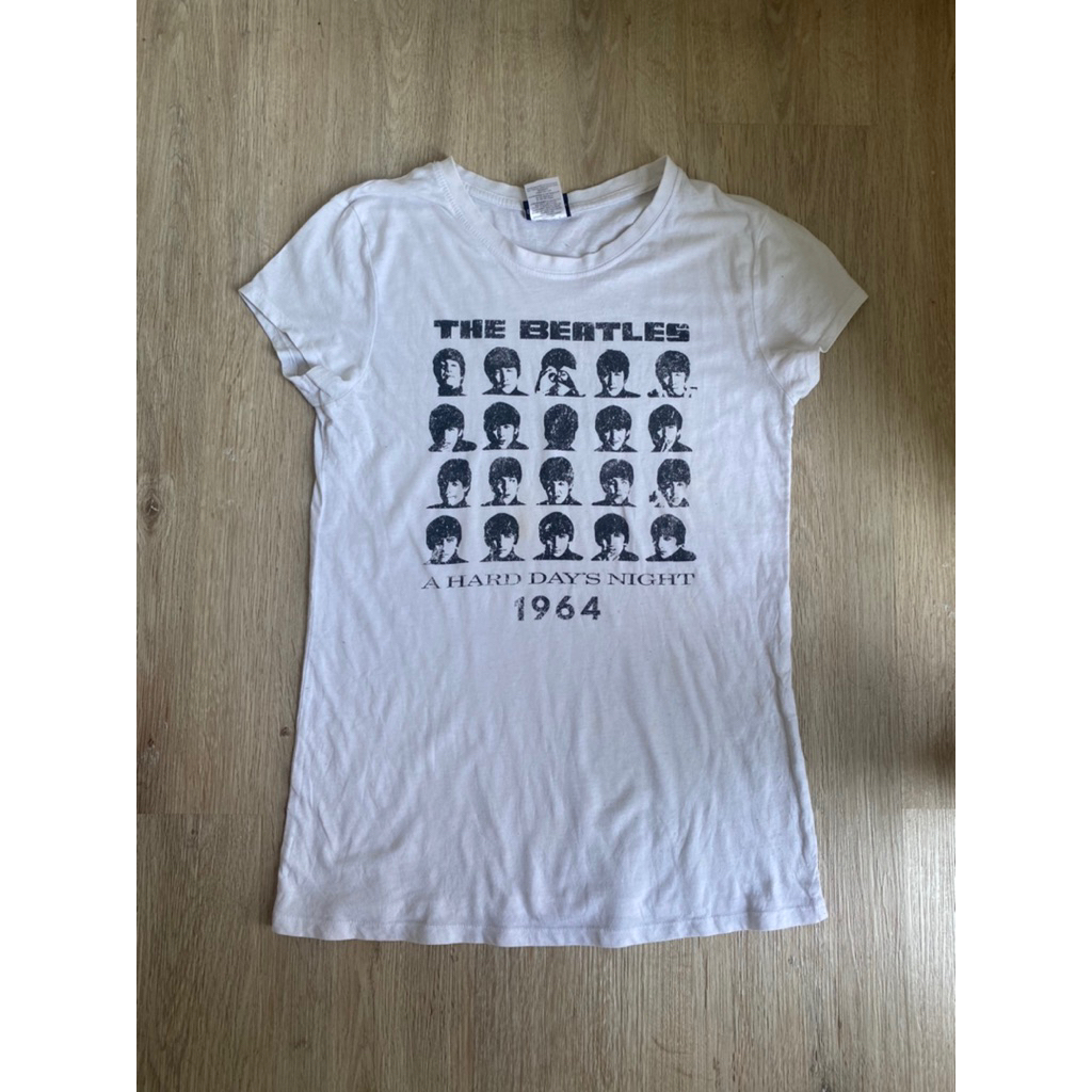 รหัสA1 The Beatles Vintage T-Shirt  ขนาด: อก 32นิ้ว ยาว 27นิ้ว  ตำหนิ: - ราคา: 220บาท 💖