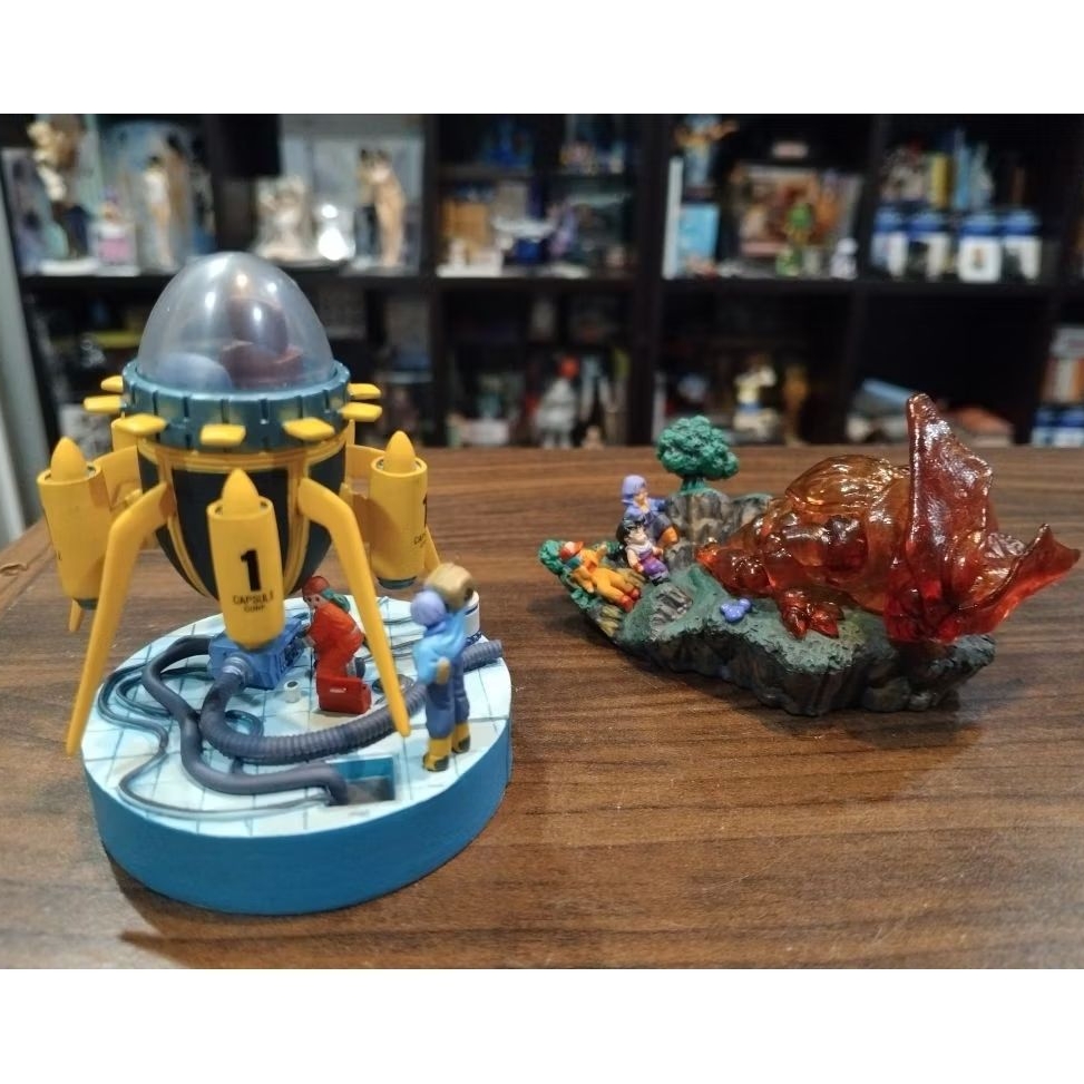 329  Dragonball capsule Time machine Lab /Cell shed skin