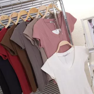 177-178-183 Priao Jai (เพรียวใจ) เสื้อยืดแขนสั้น คอวีต่อข้าง ทรงสลิม เข้ารูป ผ้าCloudy (คลาว ดี้)