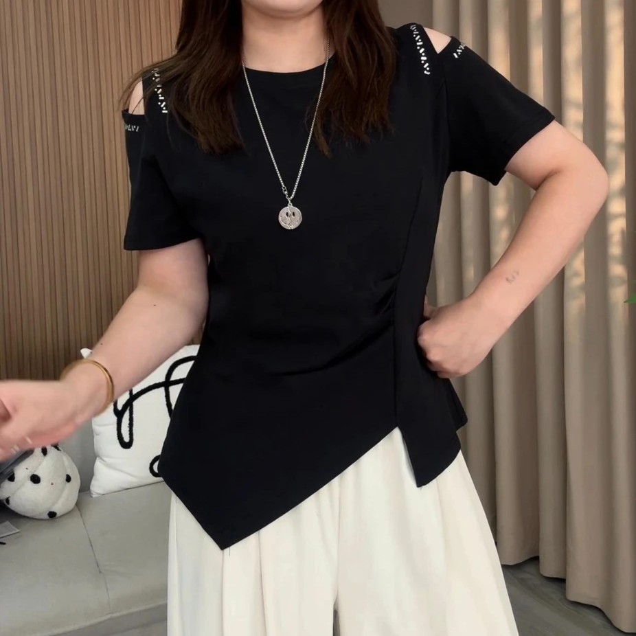 เสื้อยืดแขนสั้นเปิดไหล่ ไซซ์ใหญ่ สาวอวบ รุ่นใหม่ฤดูร้อน2026 ทรงสวยเข้ารูปช่วงเอว พรางหุ่น ใส่แล้วดูผอมขึ้น