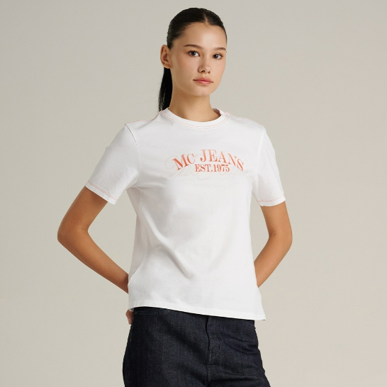 Mc JEANS (แม็คยีนส์) เสื้อยืดผู้หญิง เสื้อยืดแขนสั้น ทรงเรกูลาร์ Regular Fit T-Shirt มีให้เลือก 2 สี MTTZB81