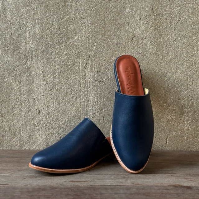 Namibia Mule flats by Korapinbagbkk รองเท้าหัวแหลมเปิดส้นหนังแท้