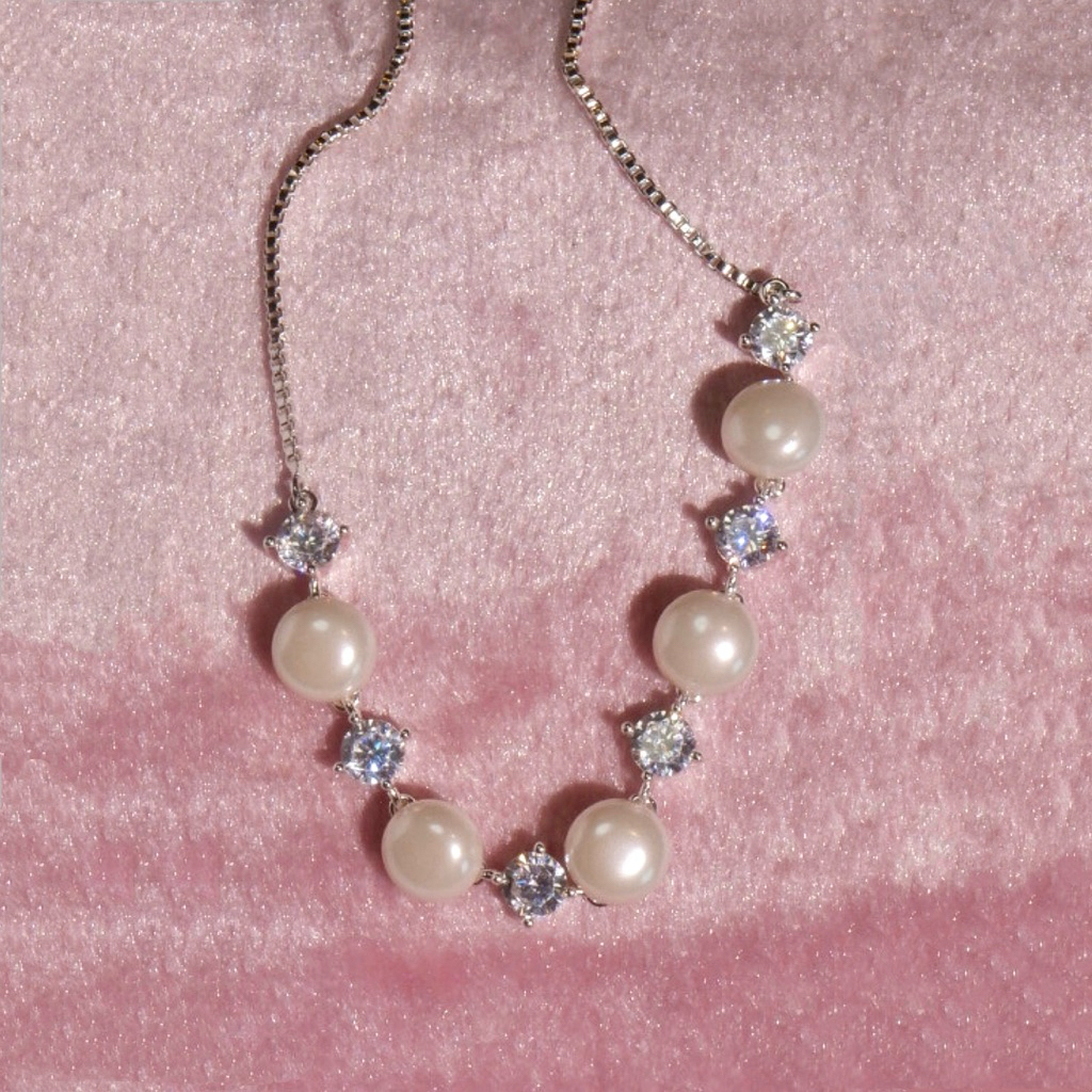 Pat & Shine - กำไลข้อมือ สร้อยข้อมือ Soft Pearl Bracelet (รูดปรับขนาดได้ตามข้อมือ)